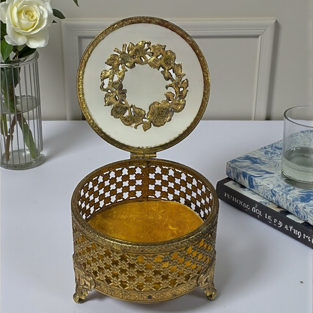 Vintage Footed Circular Jewelry Box